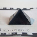 Shungiitti pyramidi