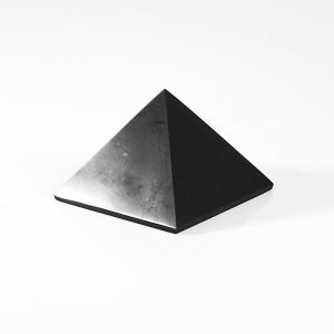 shungiitti pyramidi 50mm kiiltava